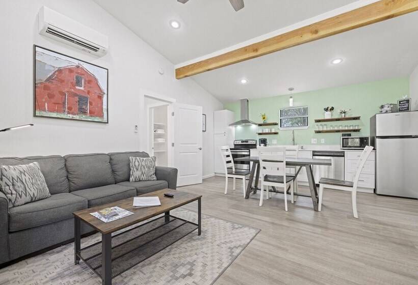 Primrose Waterfront With Hot Tub