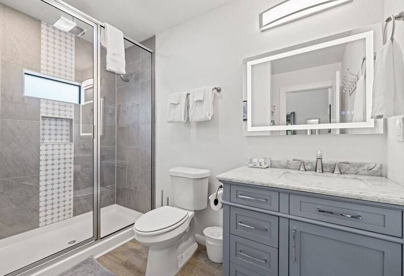 Primrose Waterfront With Hot Tub