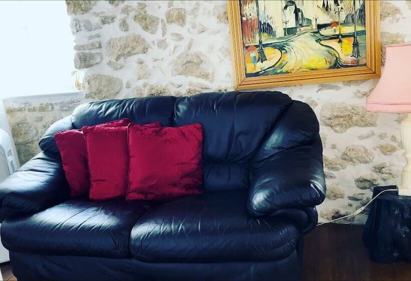 اقامتگاه Art House Pagoi Corfu