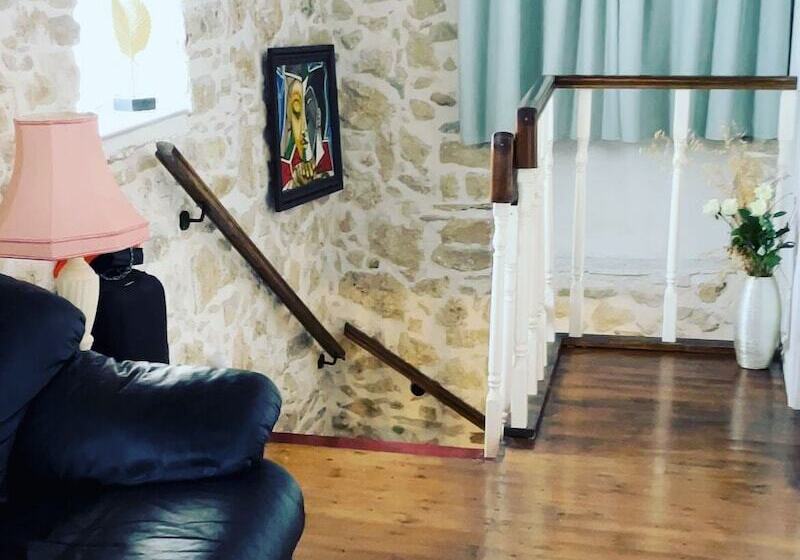 اقامتگاه Art House Pagoi Corfu