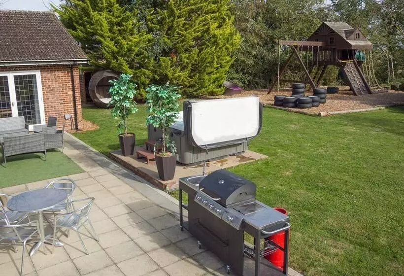 Residenssi Deluxe 2 Bed Versace Hottub Skytv