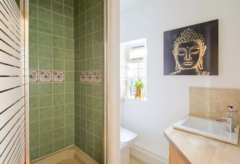 Residenssi Deluxe 2 Bed Versace Hottub Skytv