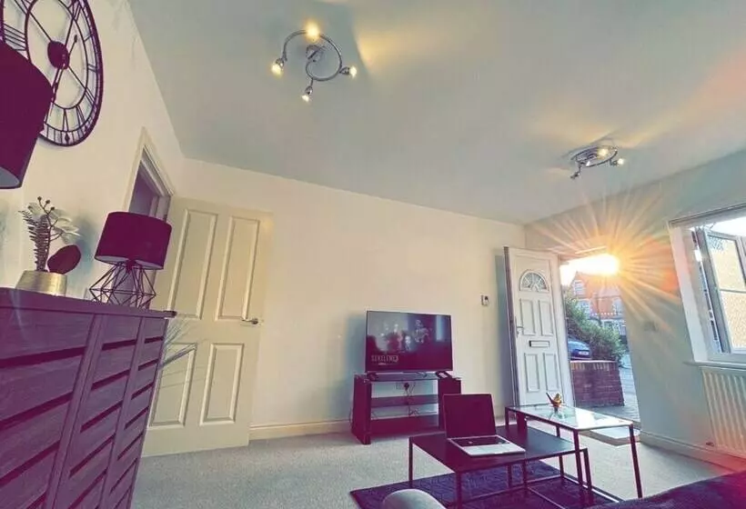 レジデンス Stunning 3 Bed House In The Heartreading