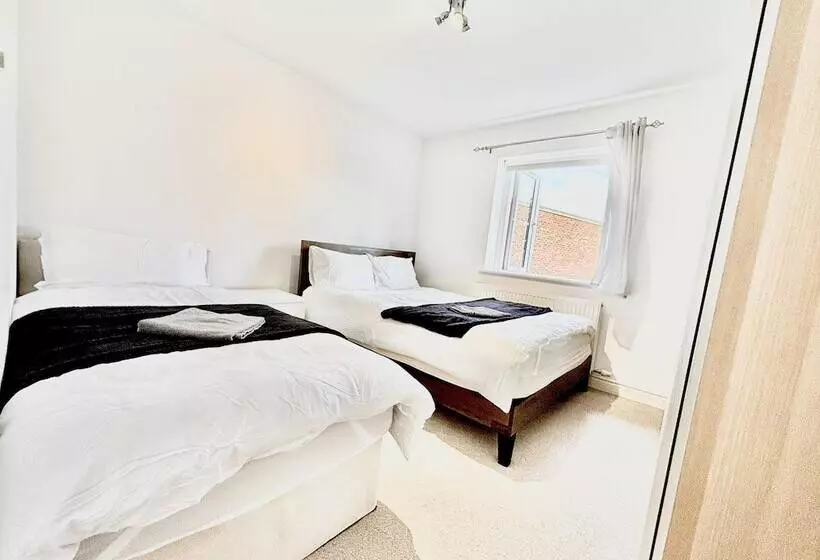 レジデンス Stunning 3 Bed House In The Heartreading