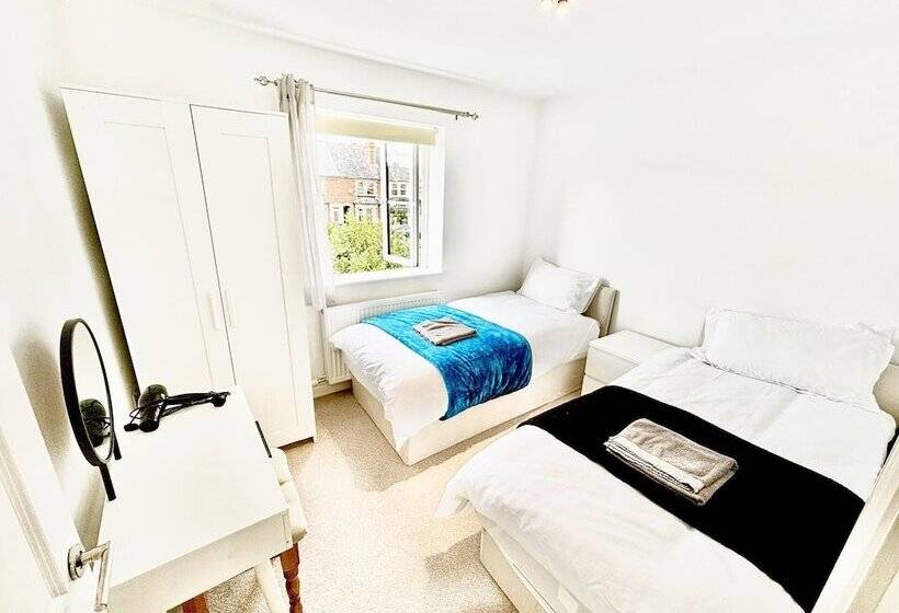 Rezidans Stunning 3 Bed House In The Heartreading