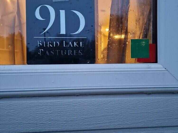 אתר נופש Bird Lake Pastures 2 Bedrooms 2 Baths