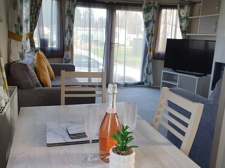 אתר נופש Bird Lake Pastures 2 Bedrooms 2 Baths