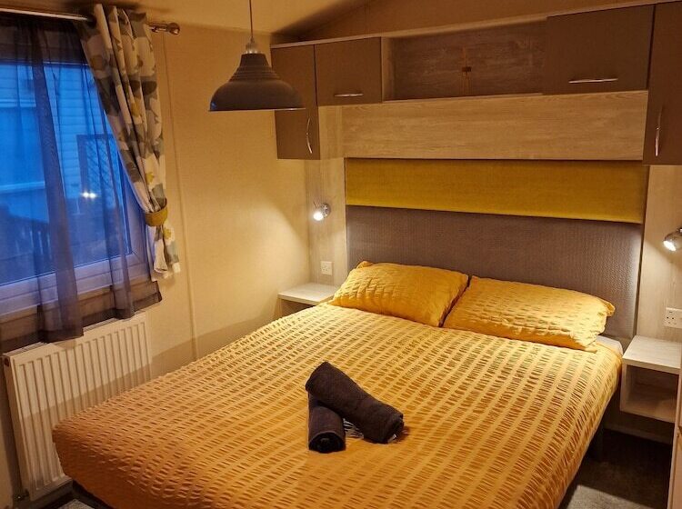 אתר נופש Bird Lake Pastures 2 Bedrooms 2 Baths