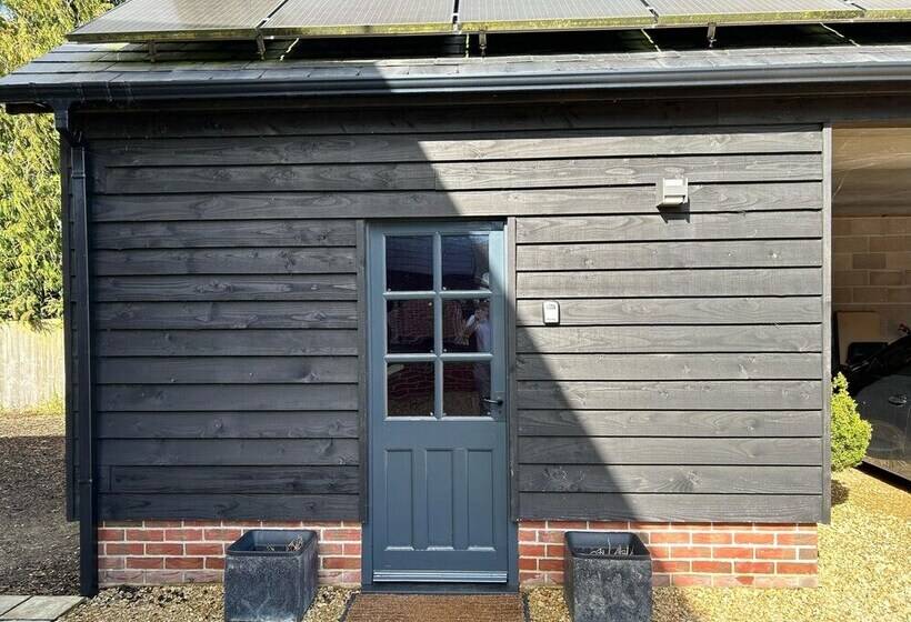 Cozy King Bed Cabin To Relax & Unwind With Garden View