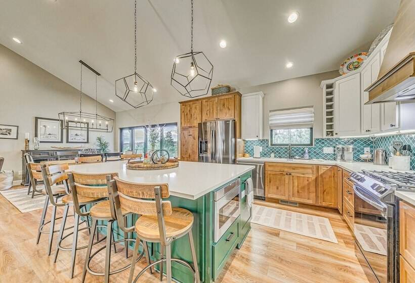 Spacious Ruidoso Home: Hike, Golf, Ski & More!