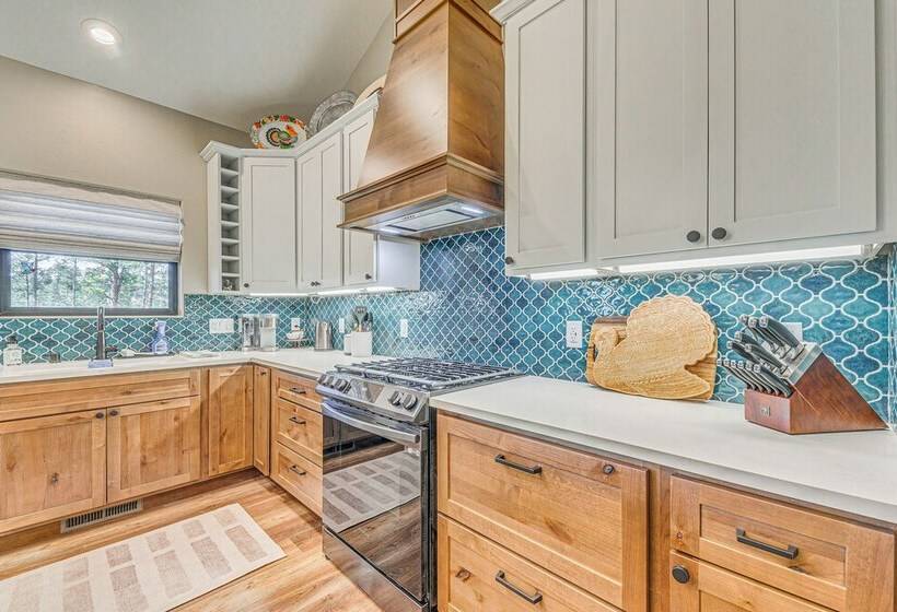 Spacious Ruidoso Home: Hike, Golf, Ski & More!