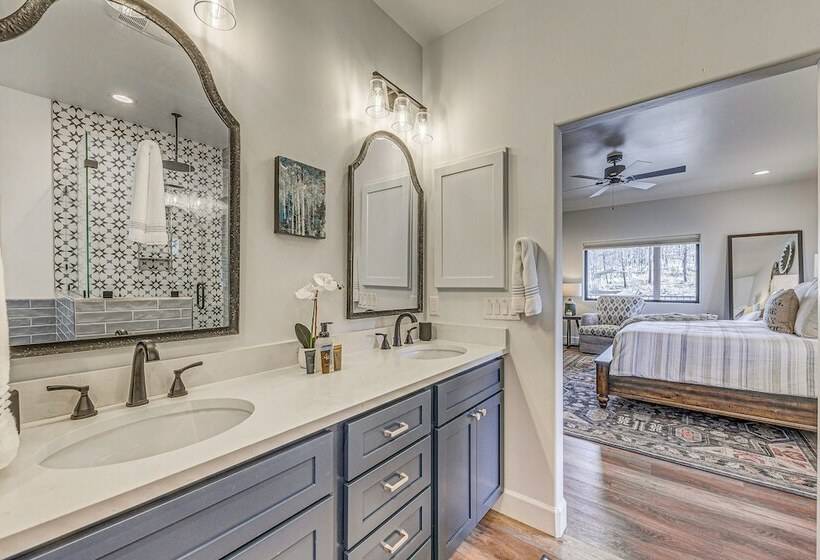 Spacious Ruidoso Home: Hike, Golf, Ski & More!