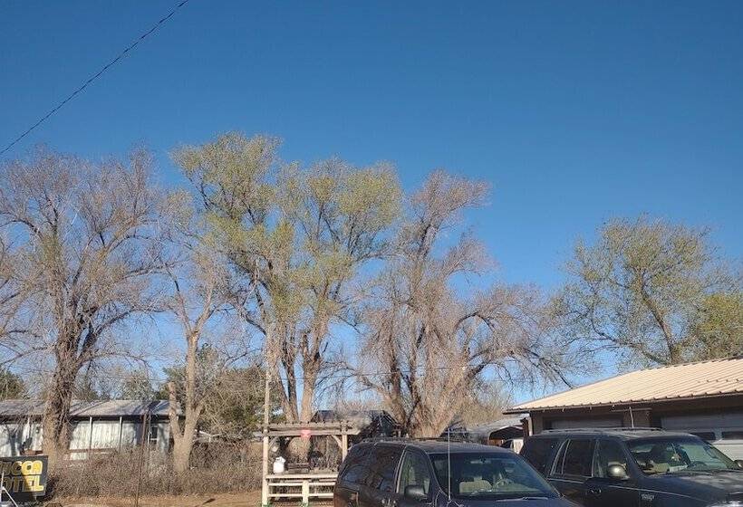 The Yucca Motel And Cabins