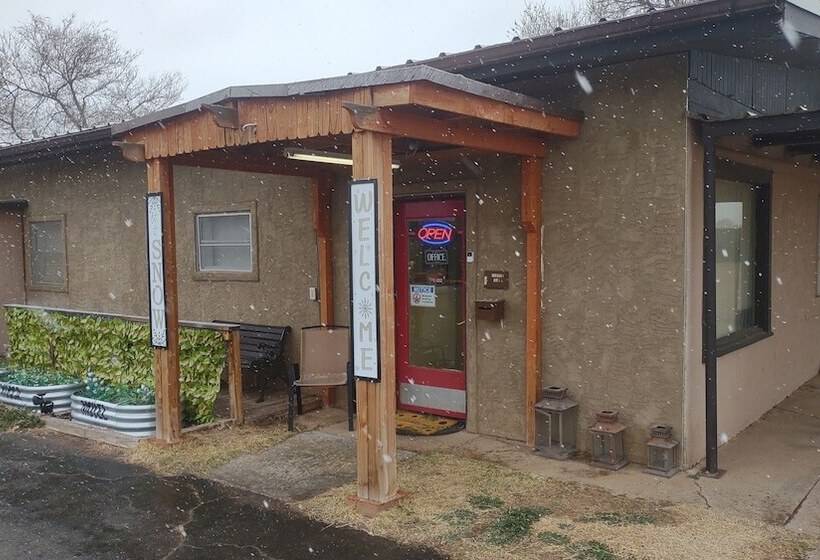 The Yucca Motel And Cabins