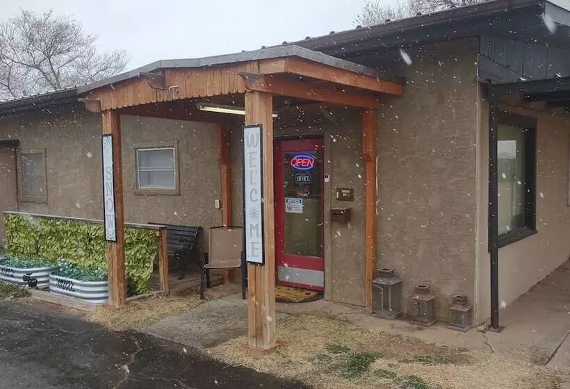 The Yucca Motel And Cabins