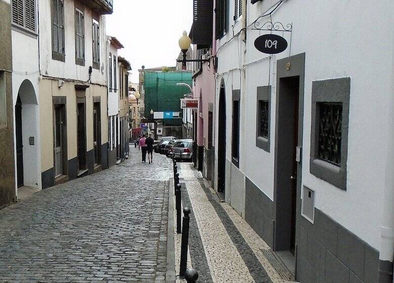 109 Funchal Hostel