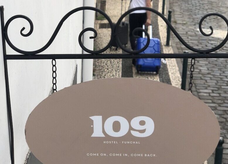 109 Funchal Hostel