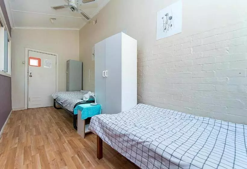 هاستل Victoria Park Lodge