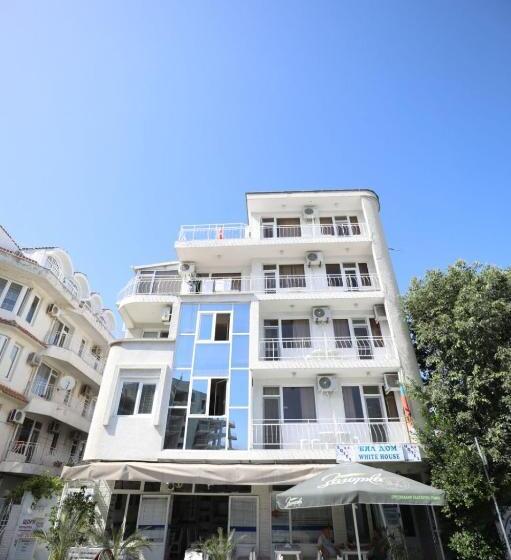 Family Hotel White House