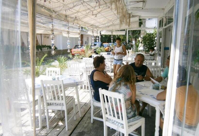 Family Hotel White House