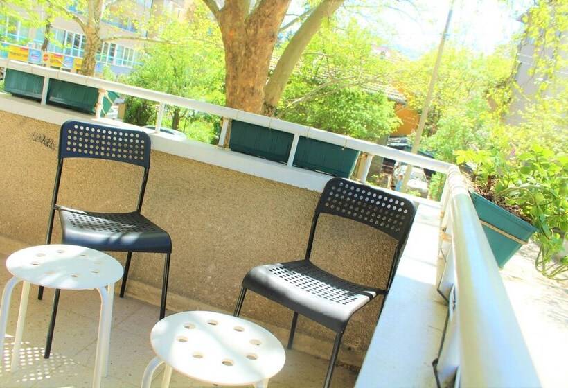 Moreto & Caffeto Hostel