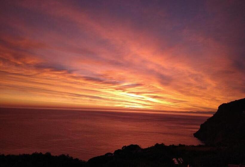 Perla Del Levante Hostel