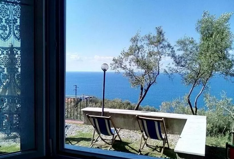 Perla Del Levante Hostel