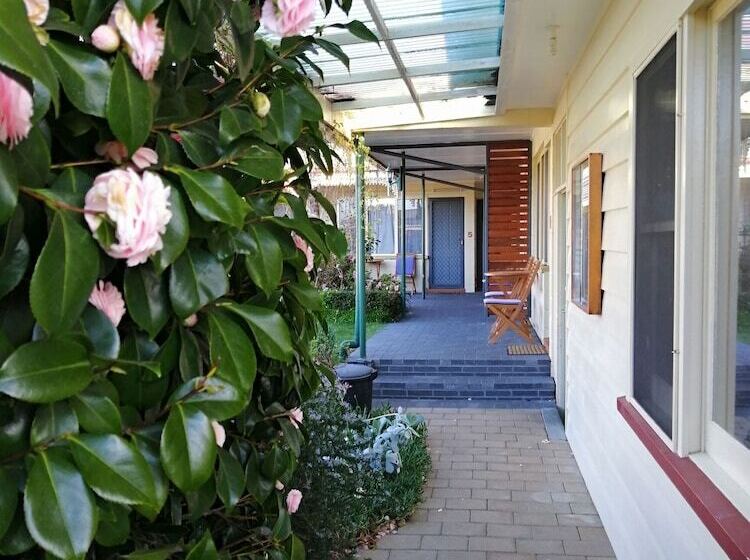 Wintersun Gardens Motel