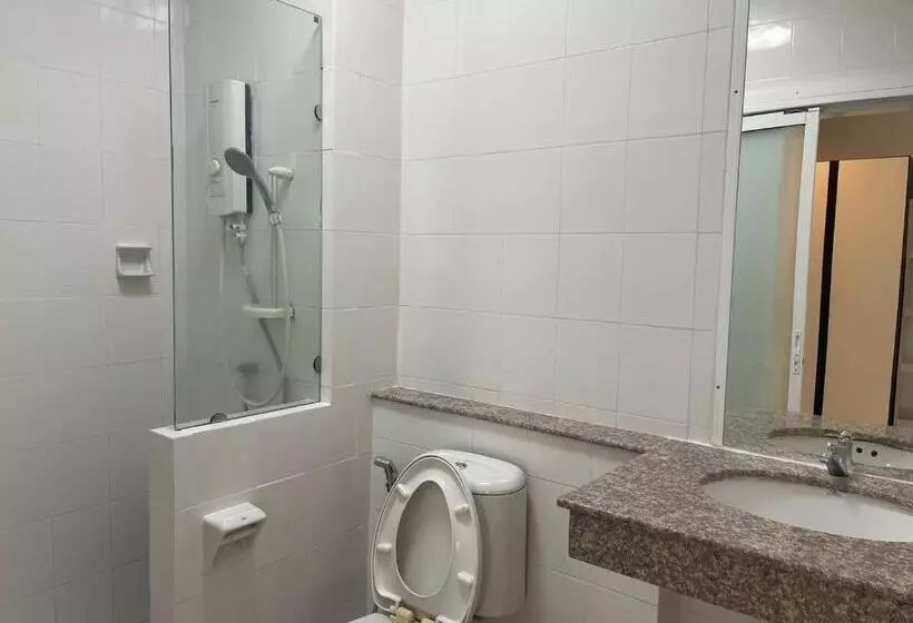 Hotelli โรงแรม ปารวี บูทีค เชียงราย