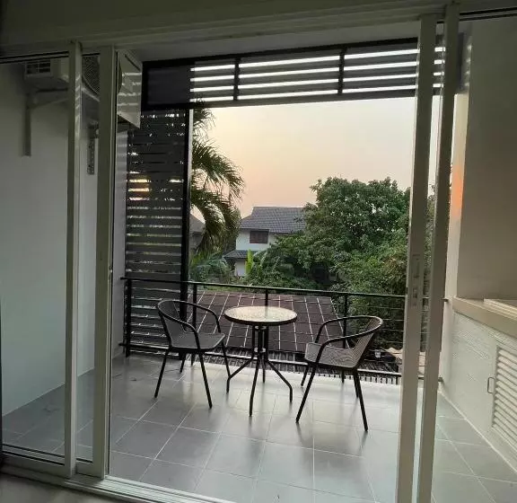 Hotelli โรงแรม ปารวี บูทีค เชียงราย