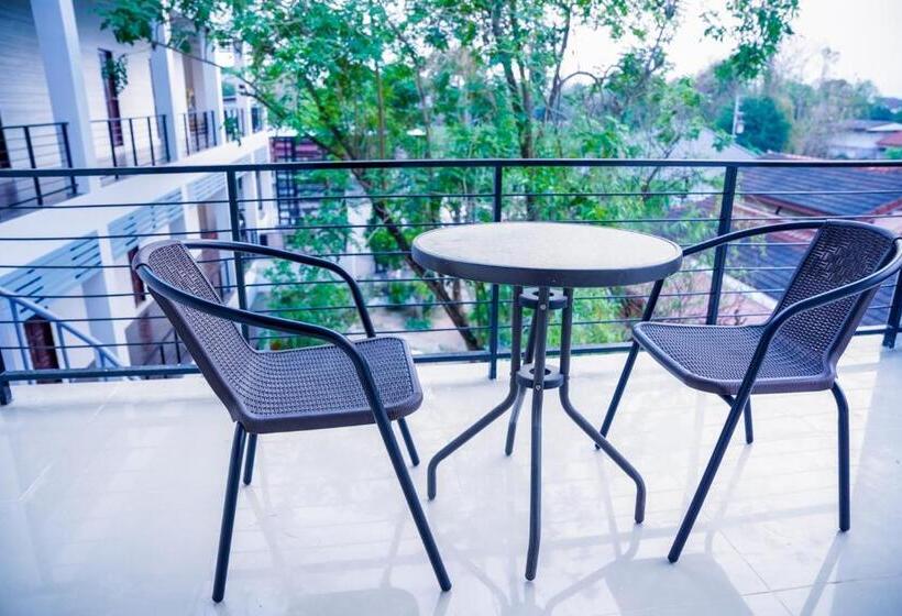 Otel โรงแรม ปารวี บูทีค เชียงราย