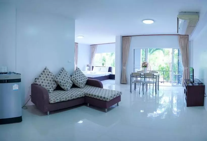 Hotelli โรงแรม ปารวี บูทีค เชียงราย