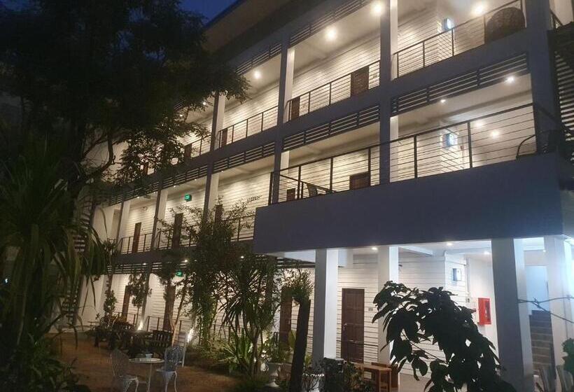 Hotel โรงแรม ปารวี บูทีค เชียงราย