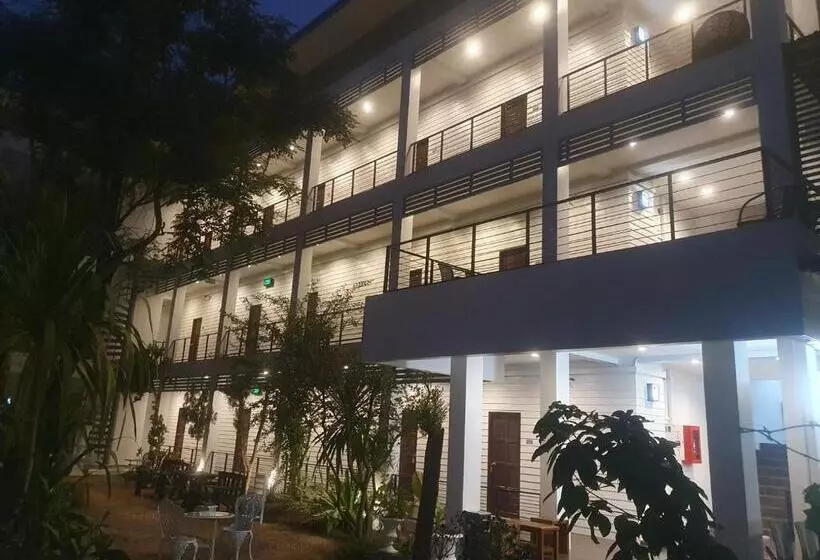 Hotelli โรงแรม ปารวี บูทีค เชียงราย