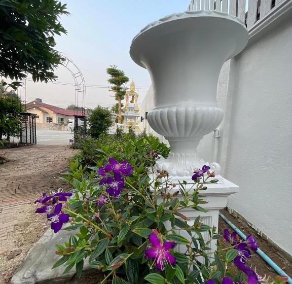 Hotel โรงแรม ปารวี บูทีค เชียงราย