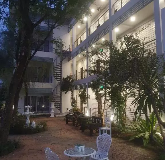 Hotelli โรงแรม ปารวี บูทีค เชียงราย