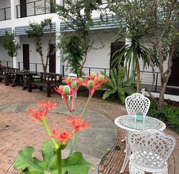 Otel โรงแรม ปารวี บูทีค เชียงราย