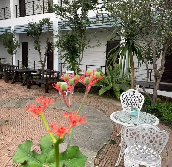 Hotelli โรงแรม ปารวี บูทีค เชียงราย