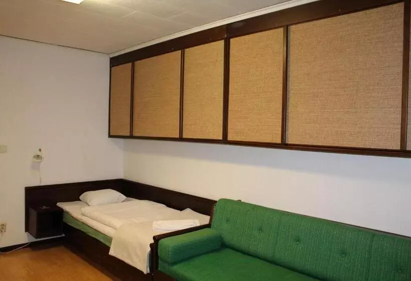 ユースホステル Emmaboda Hotell Amigo Long Stay