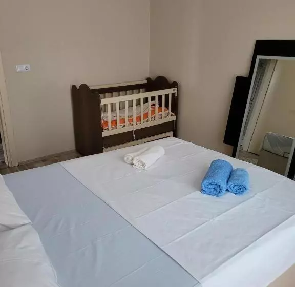 Meyra Apart