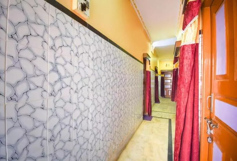 پانسیون Anirudha Guest House
