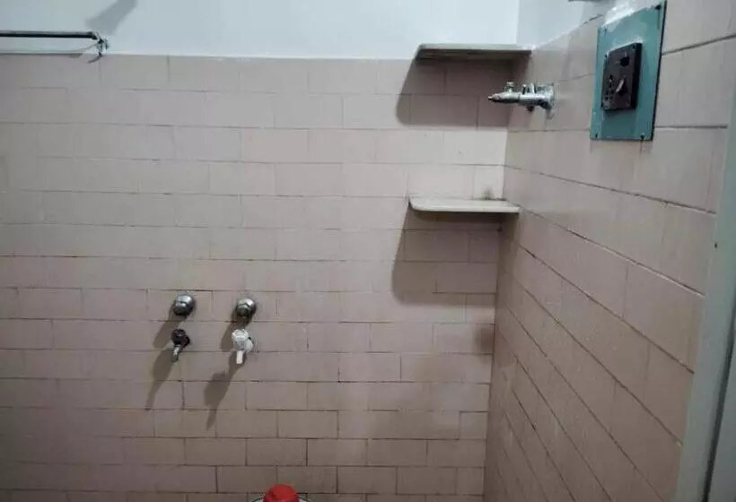 پانسیون Anirudha Guest House