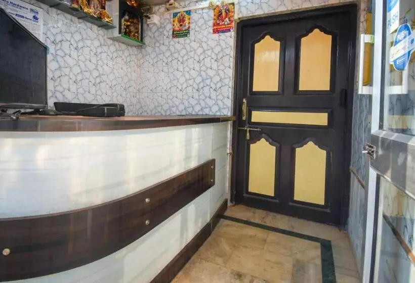 پانسیون Anirudha Guest House