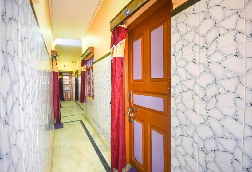 پانسیون Anirudha Guest House