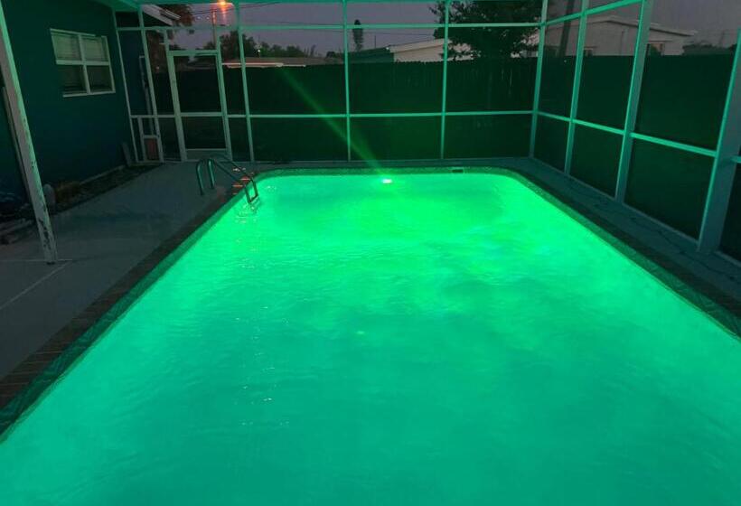 Panzió Beautiful Pool House Port Charlotte