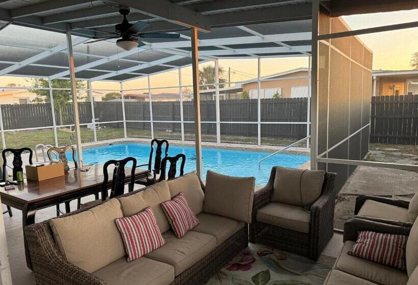 Panzió Beautiful Pool House Port Charlotte