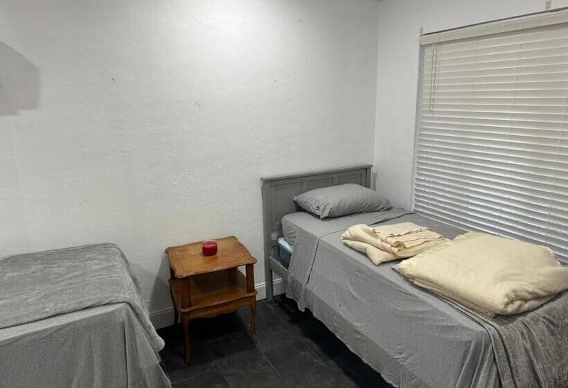 Panzió Beautiful Pool House Port Charlotte