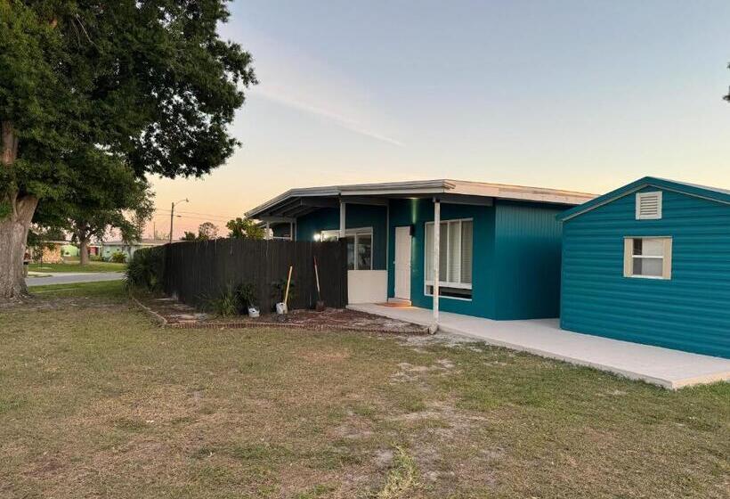 Panzió Beautiful Pool House Port Charlotte