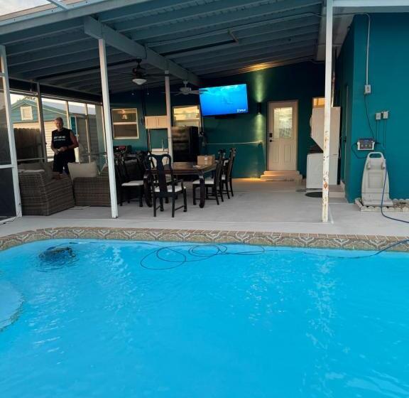 Panzió Beautiful Pool House Port Charlotte