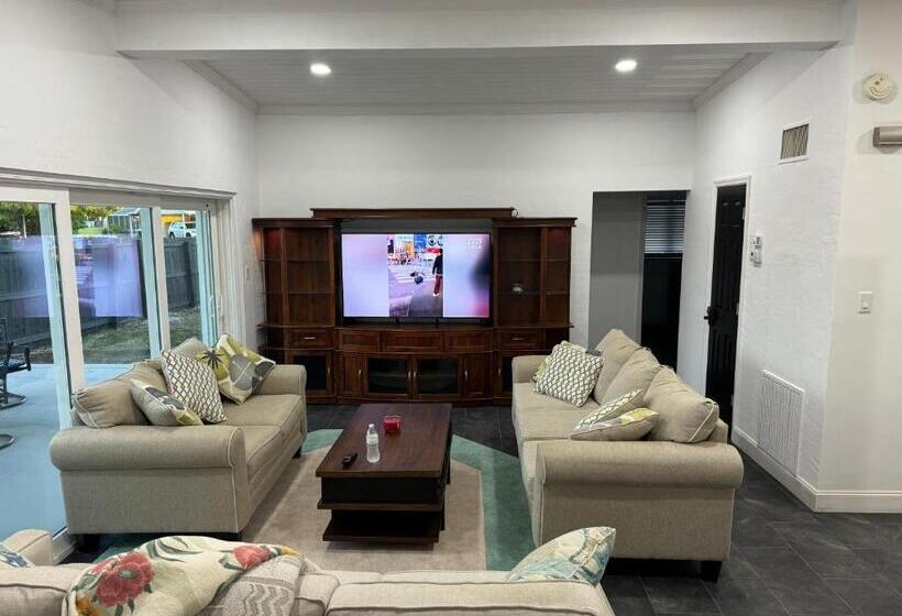 Panzió Beautiful Pool House Port Charlotte